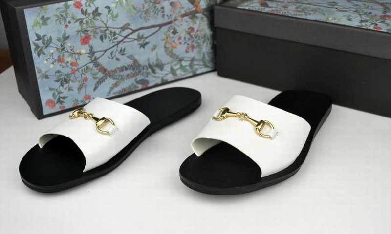 Gucci Slippers Woman--237